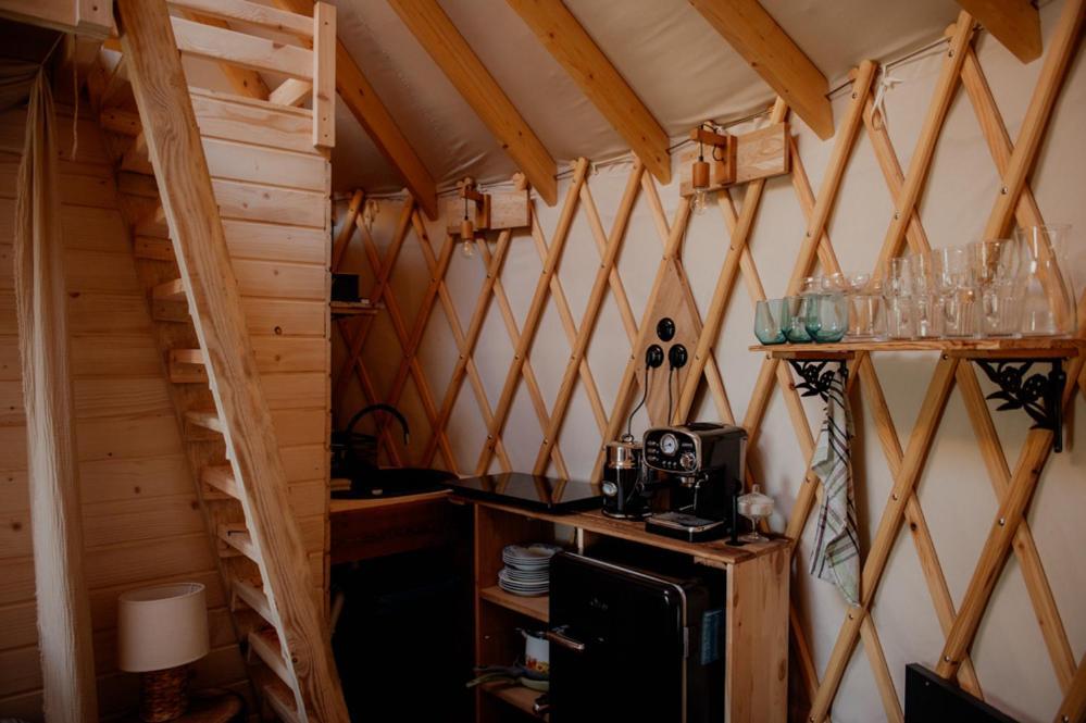 Jurty Z Widokiem, Prywatna Balia- Dzikolas Glamping Krasnobrod Bagian luar foto