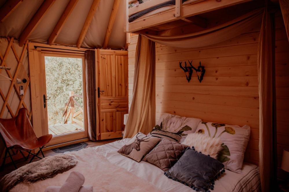 Jurty Z Widokiem, Prywatna Balia- Dzikolas Glamping Krasnobrod Bagian luar foto