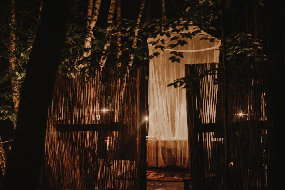 Jurty Z Widokiem, Prywatna Balia- Dzikolas Glamping Krasnobrod Bagian luar foto